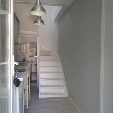 Maisonette With Garden In The Center *