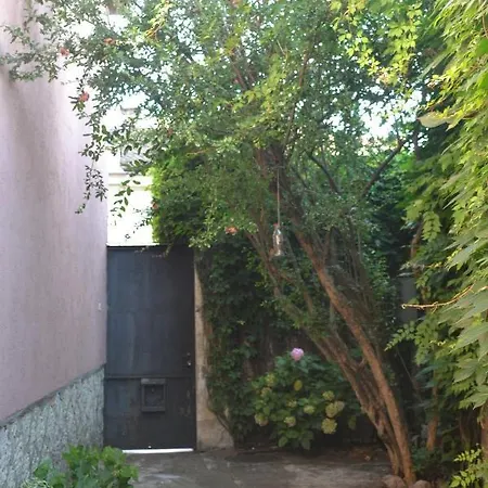 Maisonette With Garden In The Center Appartamento Belgrado